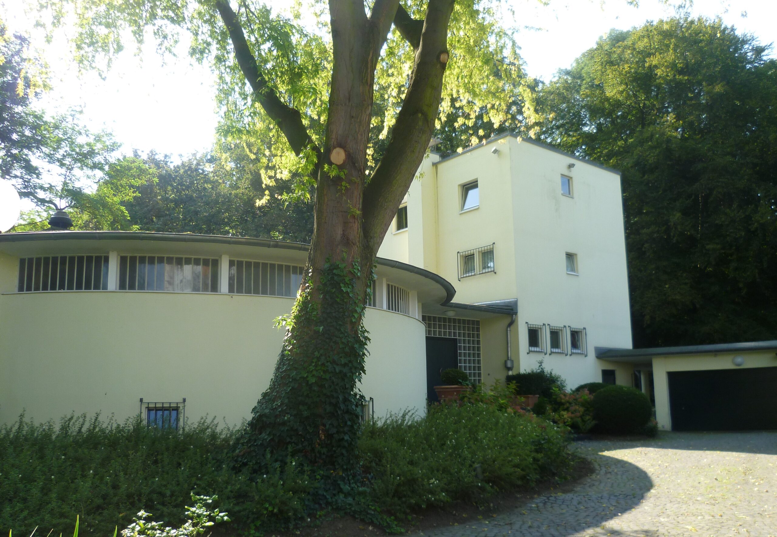 4b_Köln_Müngersdorf - c) Rocknro wikimedia 3.0