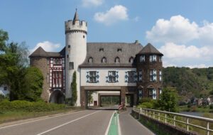 Schloss von der Leyen, Gondorf © Michielverbeek, CC BY-SA 4.0, via Wikimedia Commons